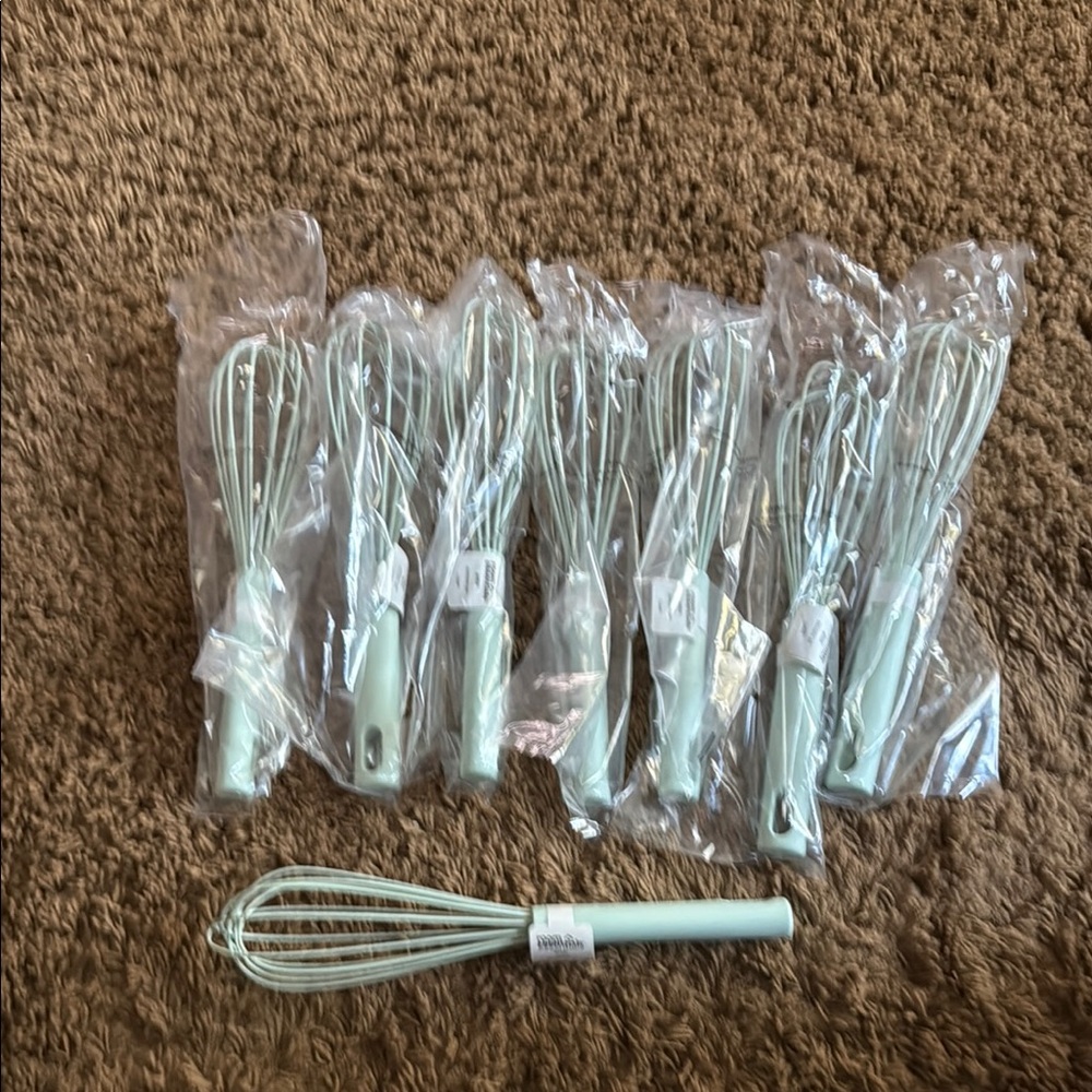 NWT Room Essentials Mint Whisks Set (8)